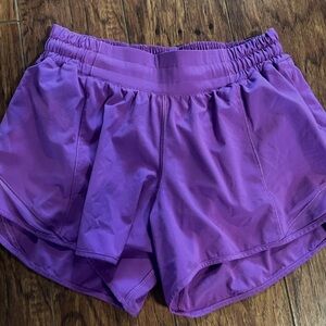 Lululemon Hotty Hot Low-Rise Lined Short 4"
Atomic Purple